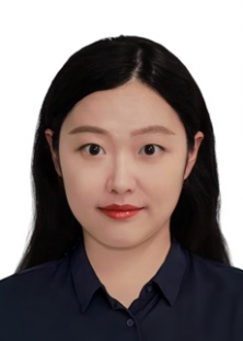 ֣